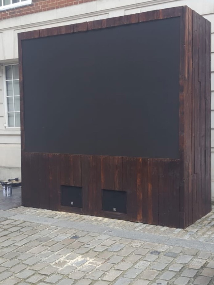 Public garden Outdoor TV LED screen at South Quay Plaza in London